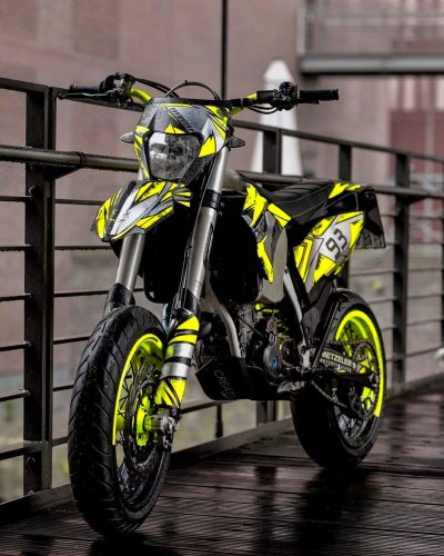 Carousel post from dirtbikecustomcollabo.