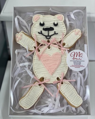 Carousel post from marquettescakestudio.