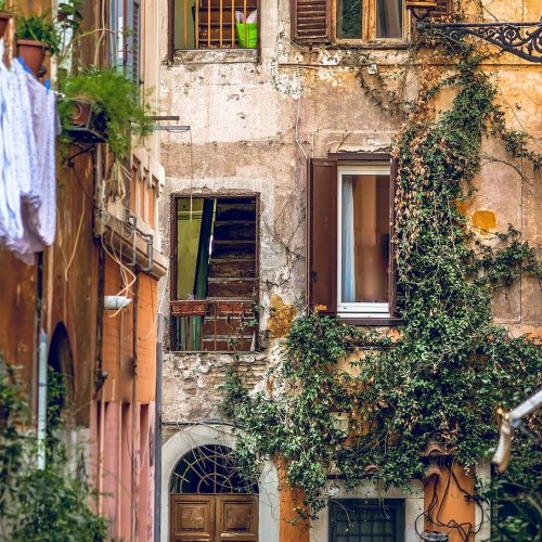 Carousel post from aurrome.