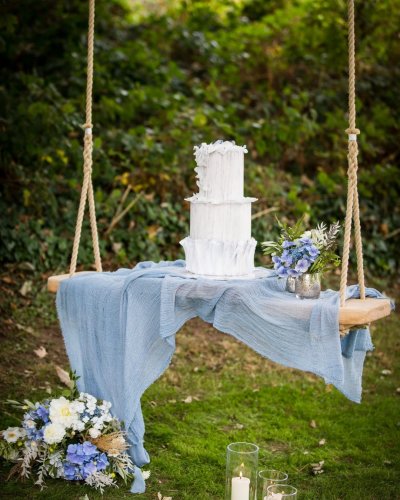Carousel post from prettyandpunkweddings.