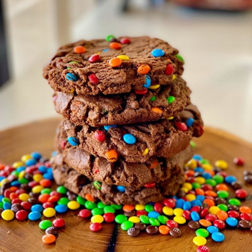 Carousel post from marquettescakestudio.