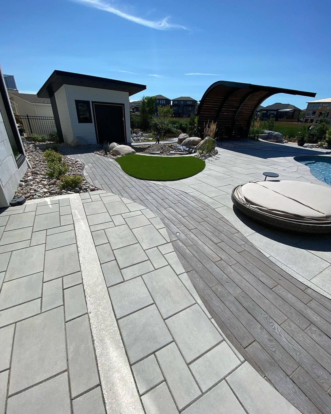 Carousel post from techobloc.