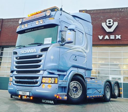 Carousel post from vaexthetrucktraders.