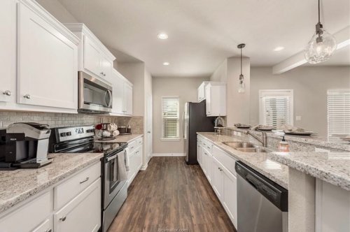 Carousel post from aggierelo.