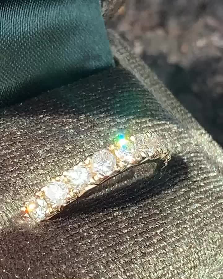 Carousel post from annelizabethjewelry.