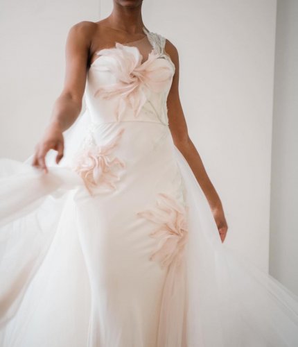 Carousel post from jolibride.