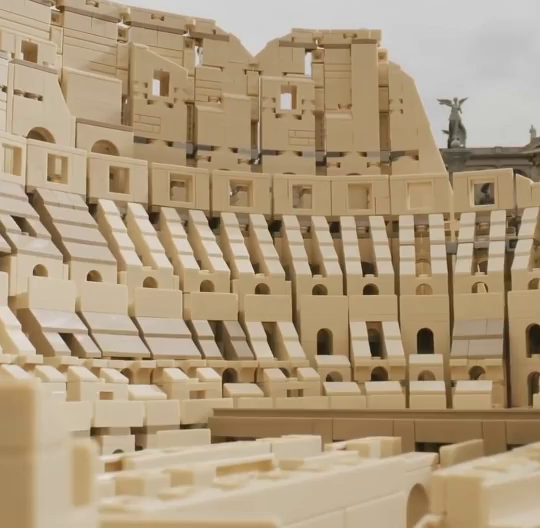 Carousel post from aurrome.