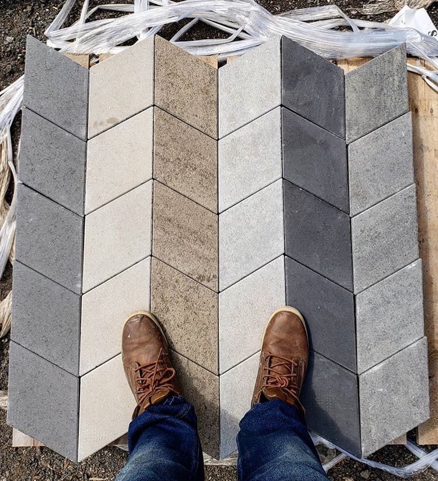 Carousel post from techobloc.
