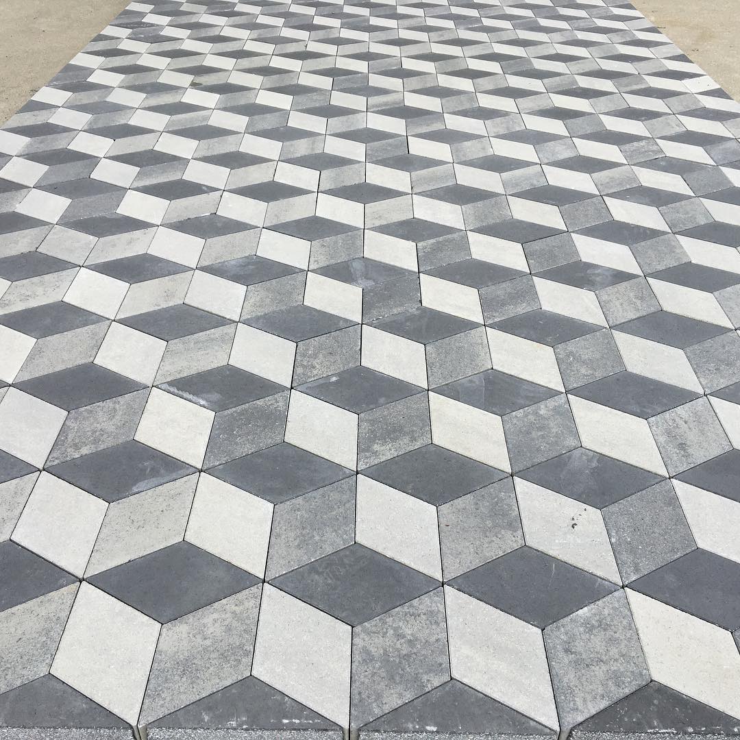 Carousel post from techobloc.