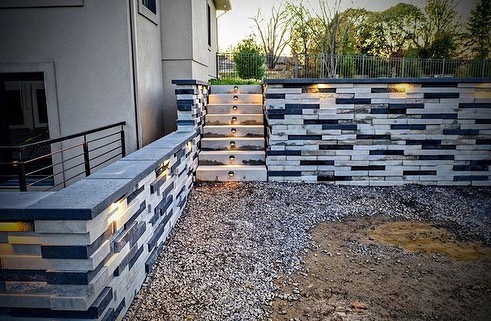 Carousel post from techobloc.
