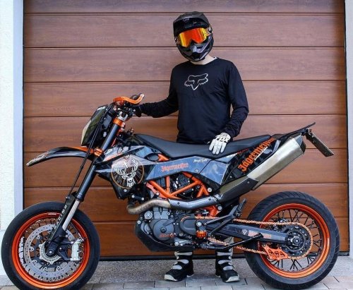 Carousel post from dirtbikecustomcollabo.