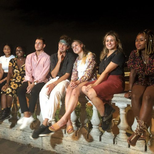 Carousel post from aurrome.