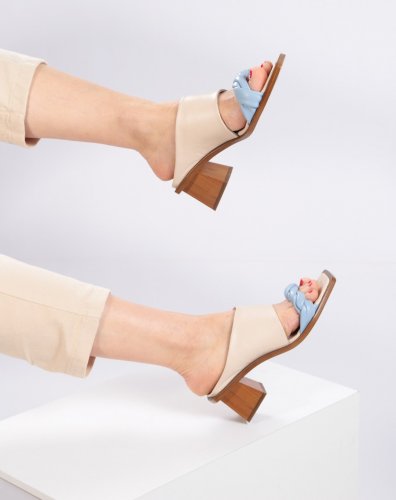 Carousel post from ossoshoes.