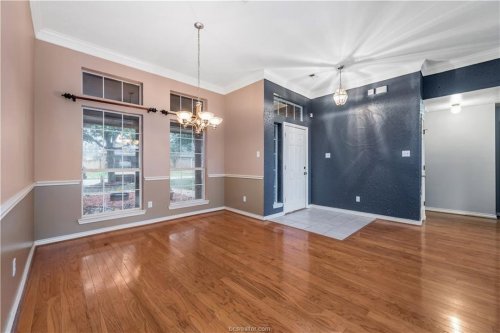 Carousel post from aggierelo.