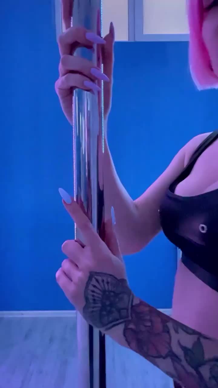 Video post from poledance_krasnodar.