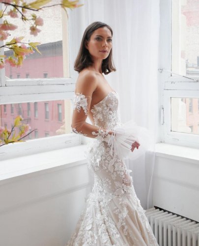 Carousel post from lelitebridal.