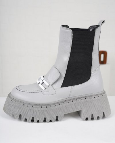 Carousel post from ossoshoes.