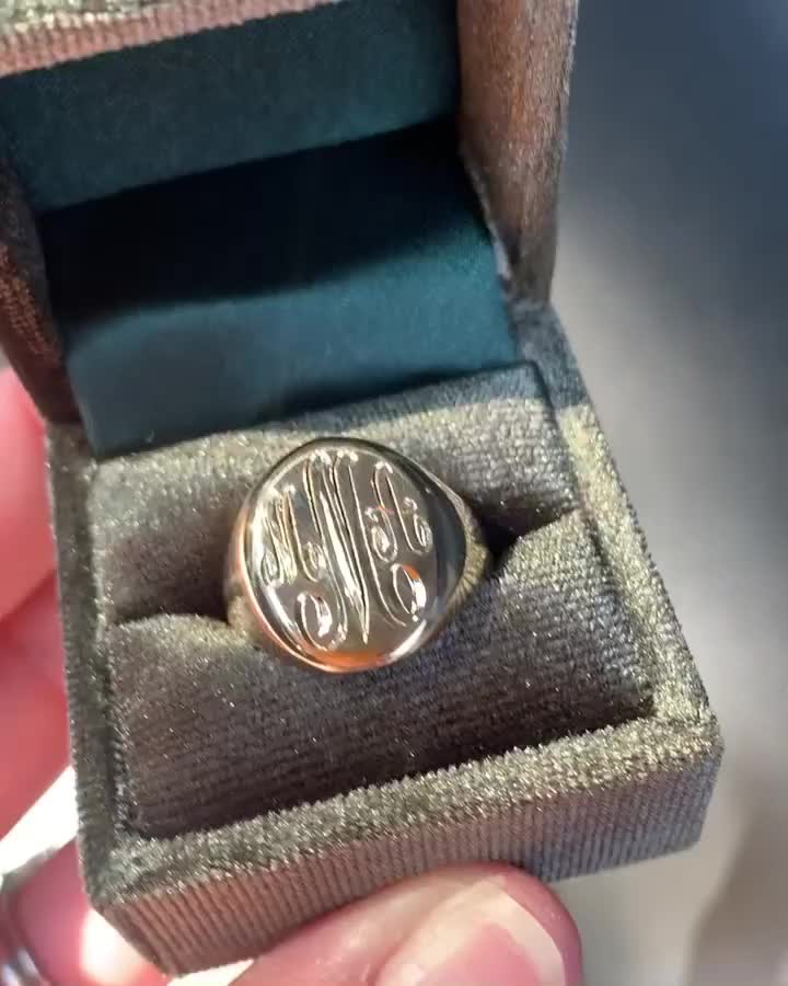 Carousel post from annelizabethjewelry.