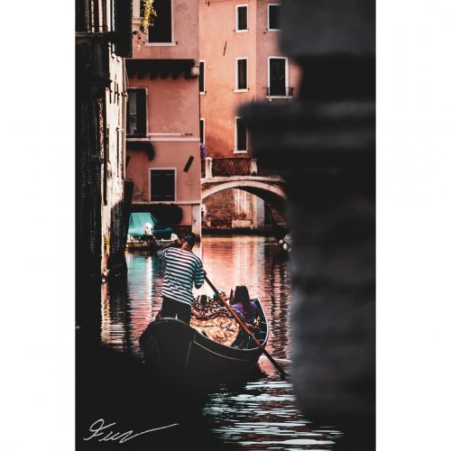 Carousel post from aurrome.