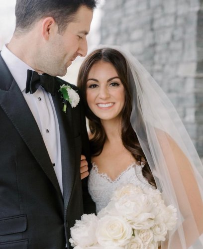 Carousel post from lelitebridal.