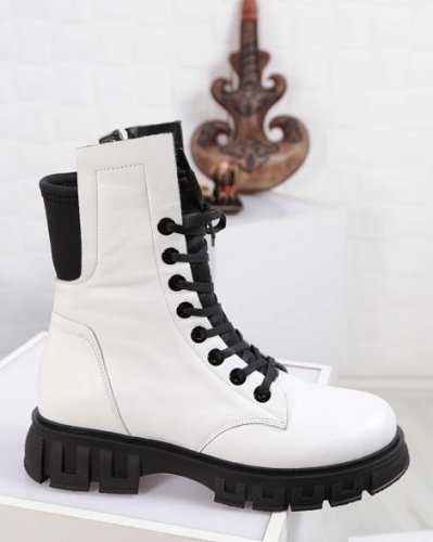 Carousel post from ossoshoes.