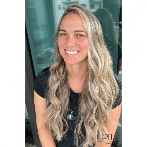 Carousel post from trindadehairstylist.