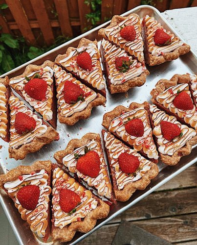 Carousel post from zuckercreme.