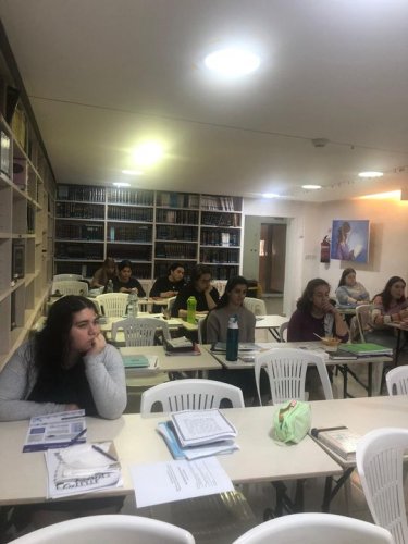 Carousel post from Naaleh College.