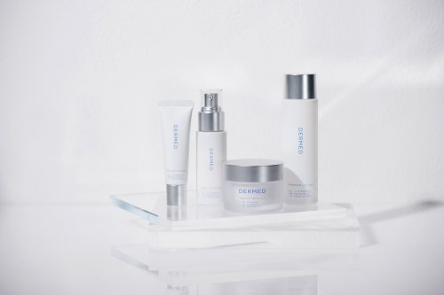 Photo post from @dermed_jp.