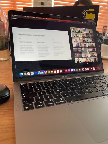 Carousel post from @embedsocial_jp.