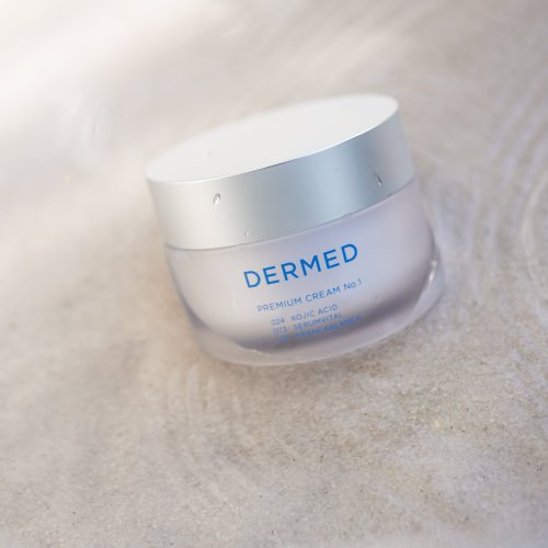 Carousel post from @dermed_jp.