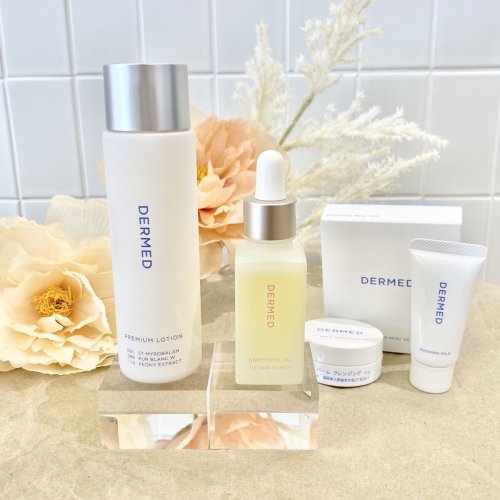 Carousel post from @dermed_jp.