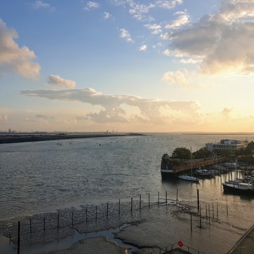 Photo post from kasarstays.