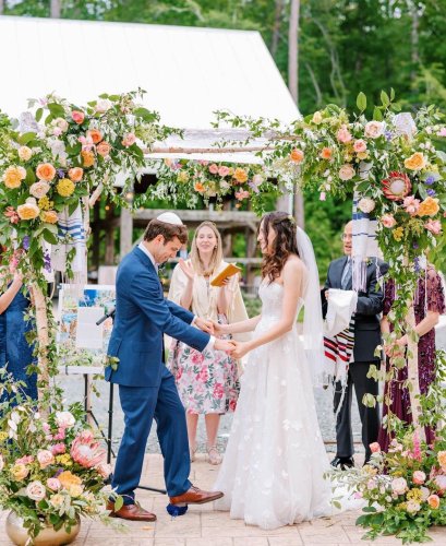 Carousel post from lelitebridal.
