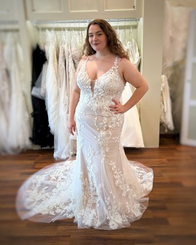 Carousel post from thecurvybridenj.