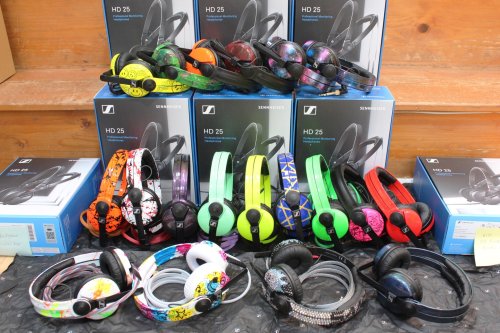 Photo post from customcans_headphones.