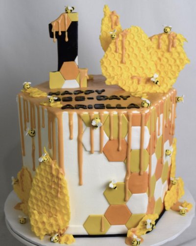 Photo post from marquettescakestudio.