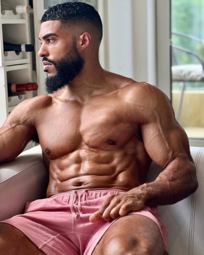 Carousel post from ph_gains.