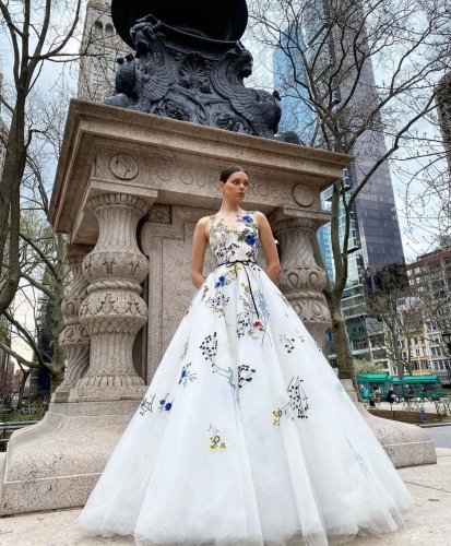Carousel post from lelitebridal.