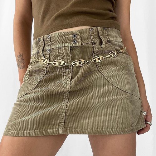 Carousel post from untaggedfashion.