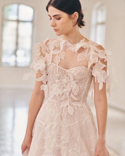 Carousel post from lelitebridal.