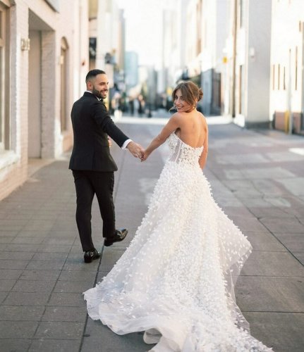 Carousel post from jolibride.