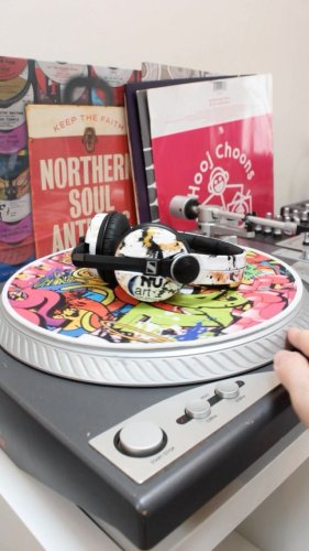 Video post from customcans_headphones.