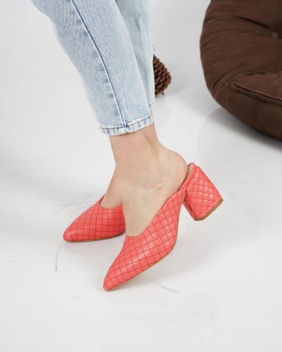 Carousel post from ossoshoes.