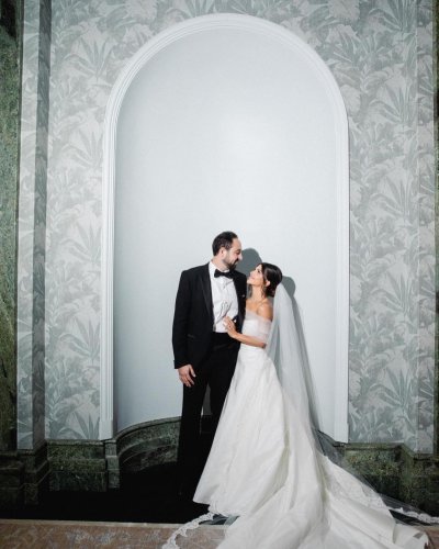 Carousel post from jolibride.