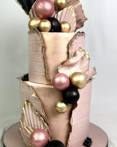 Photo post from marquettescakestudio.