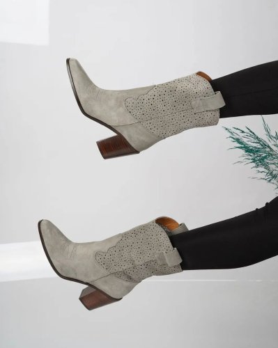 Carousel post from ossoshoes.