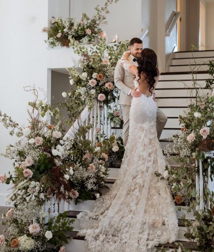 Carousel post from lelitebridal.