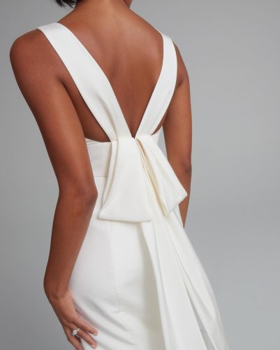 Carousel post from jolibride.