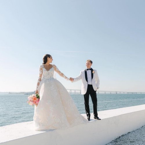 Carousel post from lelitebridal.